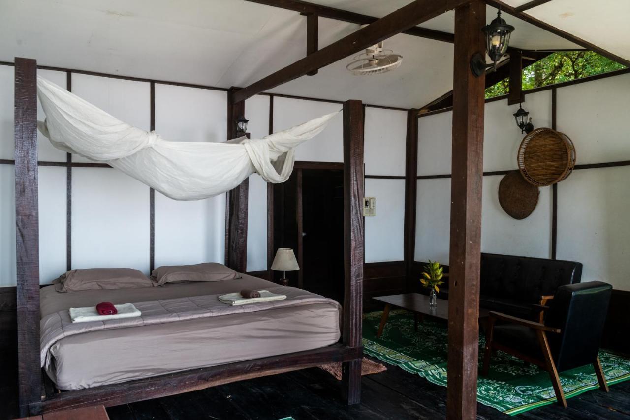 Pomelo Restaurant And Guesthouse - Fishermen & Tammarine Cottages Riverfront - Experience Nature, Culture And Adventure & Tailor-Made Tour Ban Khon Exteriör bild