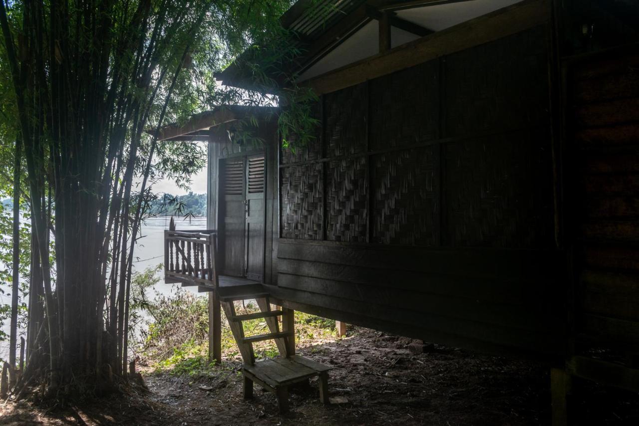 Pomelo Restaurant And Guesthouse - Fishermen & Tammarine Cottages Riverfront - Experience Nature, Culture And Adventure & Tailor-Made Tour Ban Khon Exteriör bild