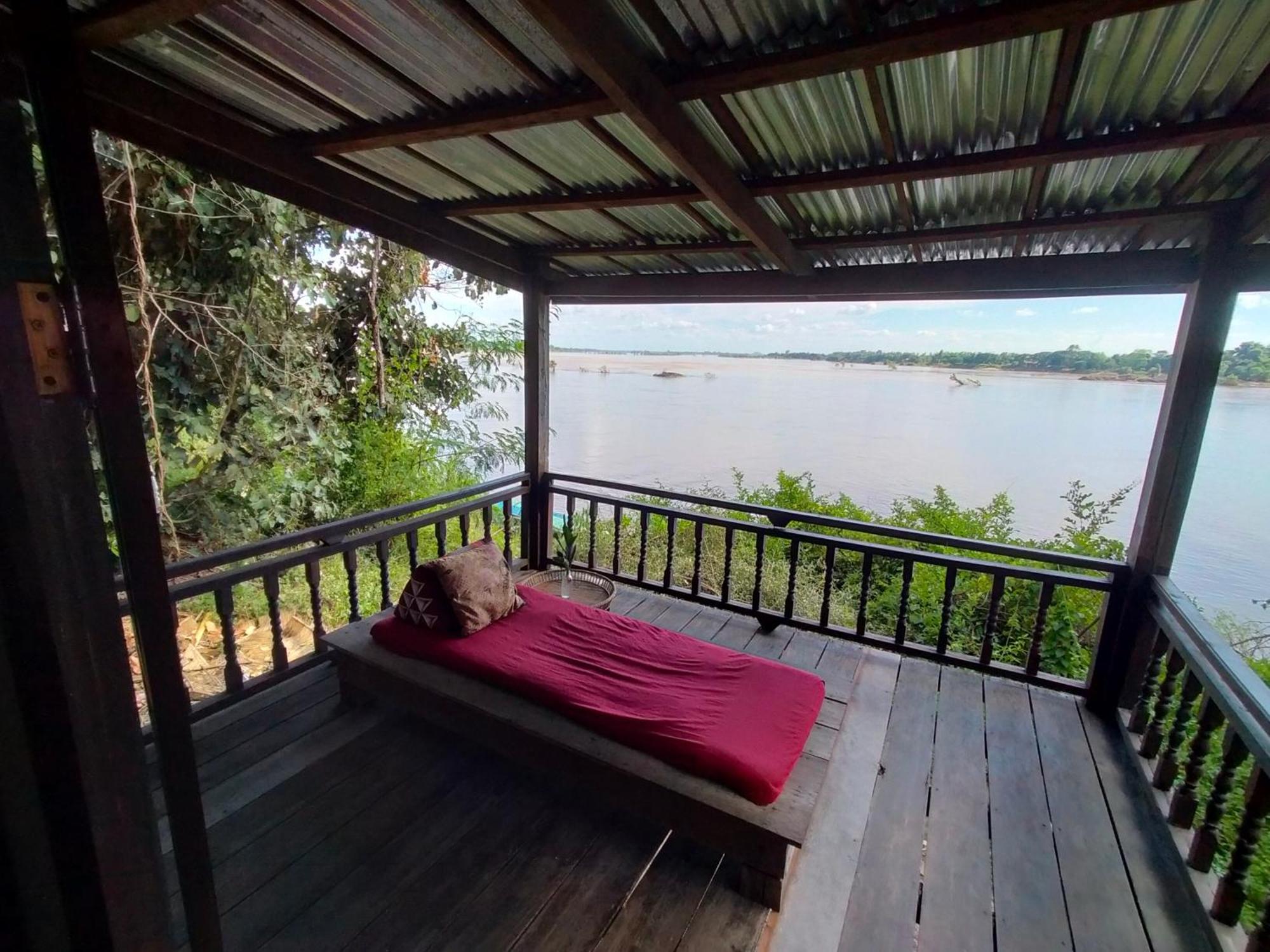 Pomelo Restaurant And Guesthouse - Fishermen & Tammarine Cottages Riverfront - Experience Nature, Culture And Adventure & Tailor-Made Tour Ban Khon Exteriör bild