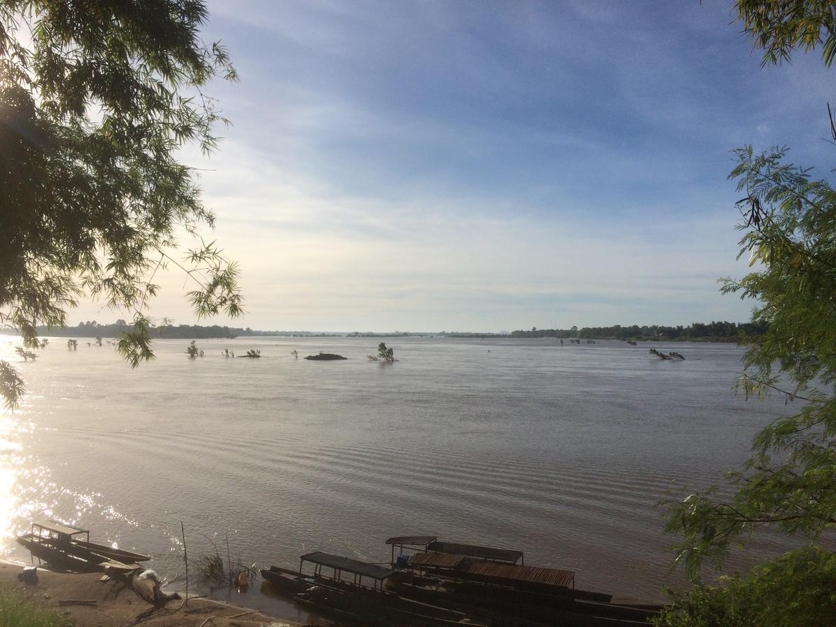 Pomelo Restaurant And Guesthouse - Fishermen & Tammarine Cottages Riverfront - Experience Nature, Culture And Adventure & Tailor-Made Tour Ban Khon Exteriör bild